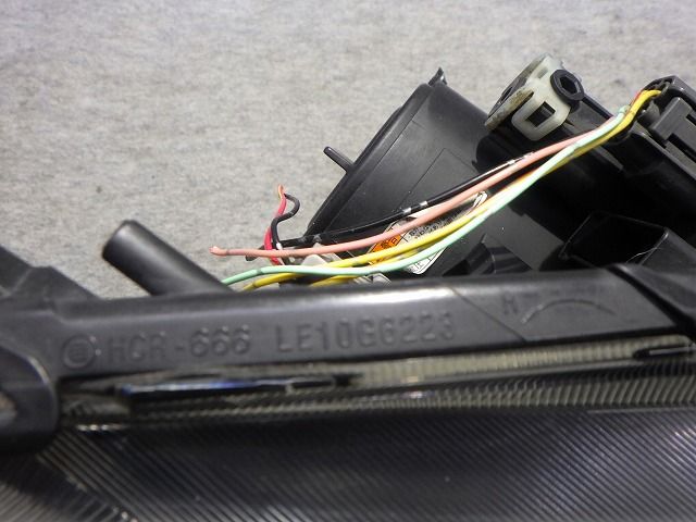 ソリオ 右ヘッドライト HID MA15S LE10G6223 35100-54M00 260407224