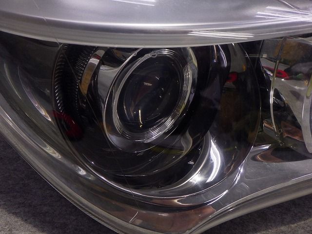 ソリオ 右ヘッドライト HID MA15S LE10G6223 35100-54M00 260407224