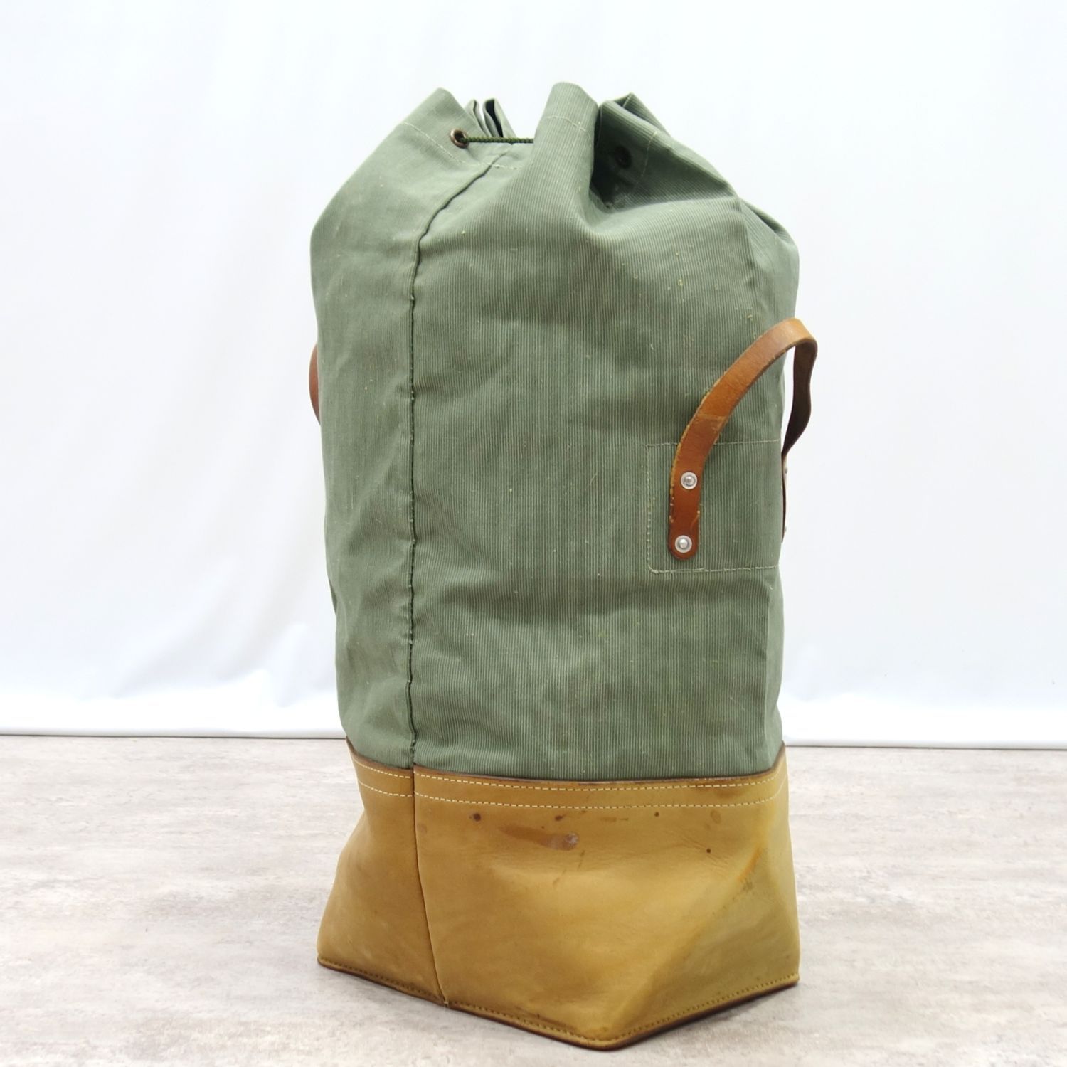ミリタリー military スイス 軍 マウンテンダッフルバッグ レザー 