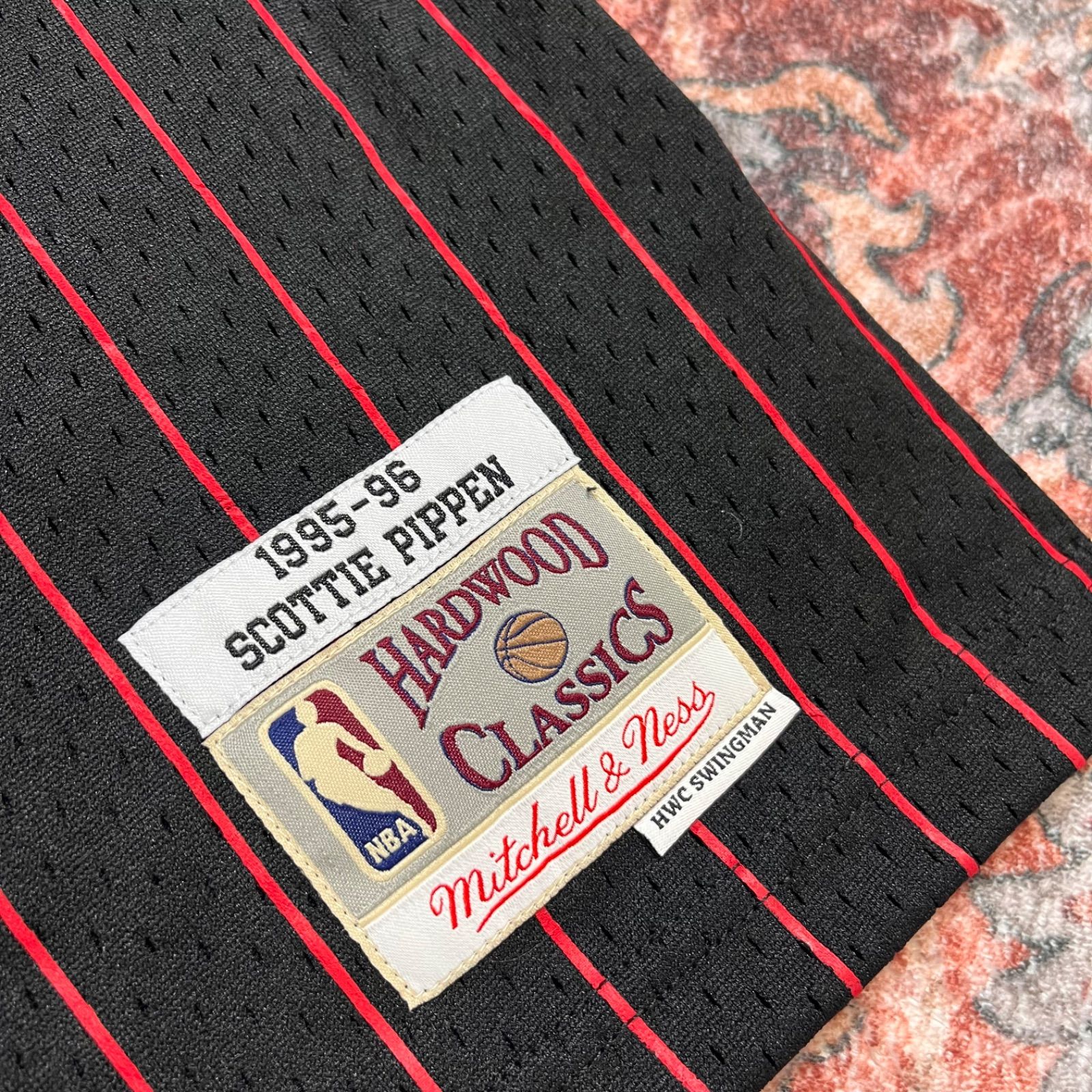 美品】シカゴブルズ PIPPEN #33 Lサイズ スウィングマン NBA 黒 【公式