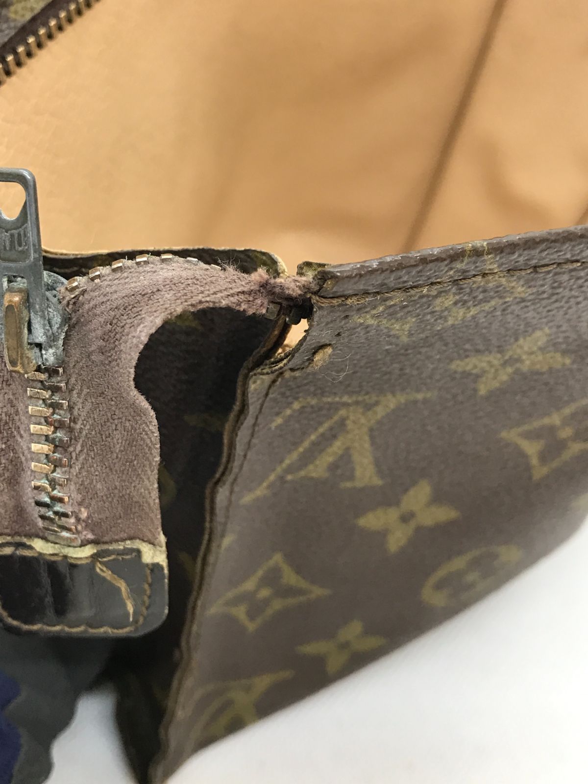 LOUIS VUITTON ルイヴィトン ポーチ モノグラム ポッシュトワレット19