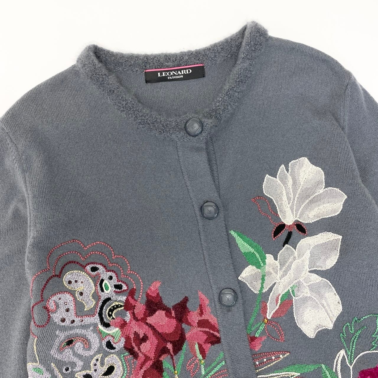 美品✨レオナール カシミヤ100% カーディガン 花柄 LL ラインストーン レオナール✨カシミヤ100% カーディガン 花柄 L ラインストーン 美品