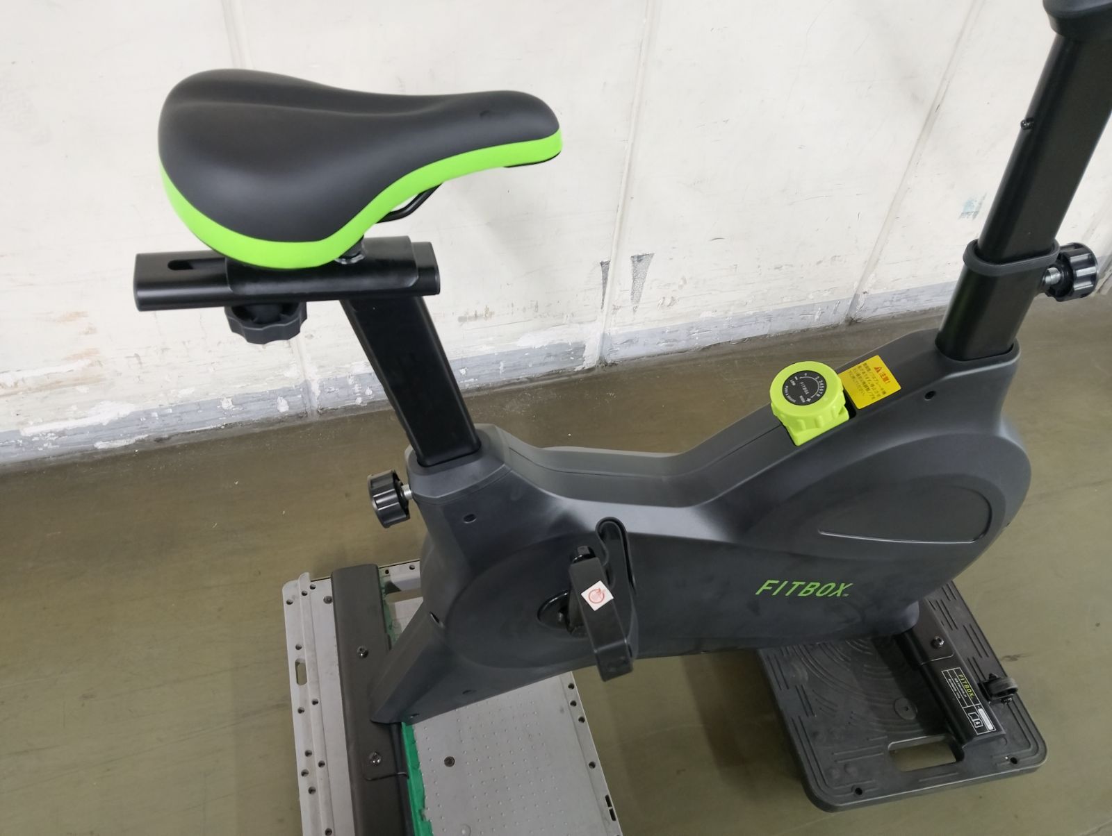 美品◇引取限定◇FITBOX 家庭用トレーニングバイク フィットネスバイク 
