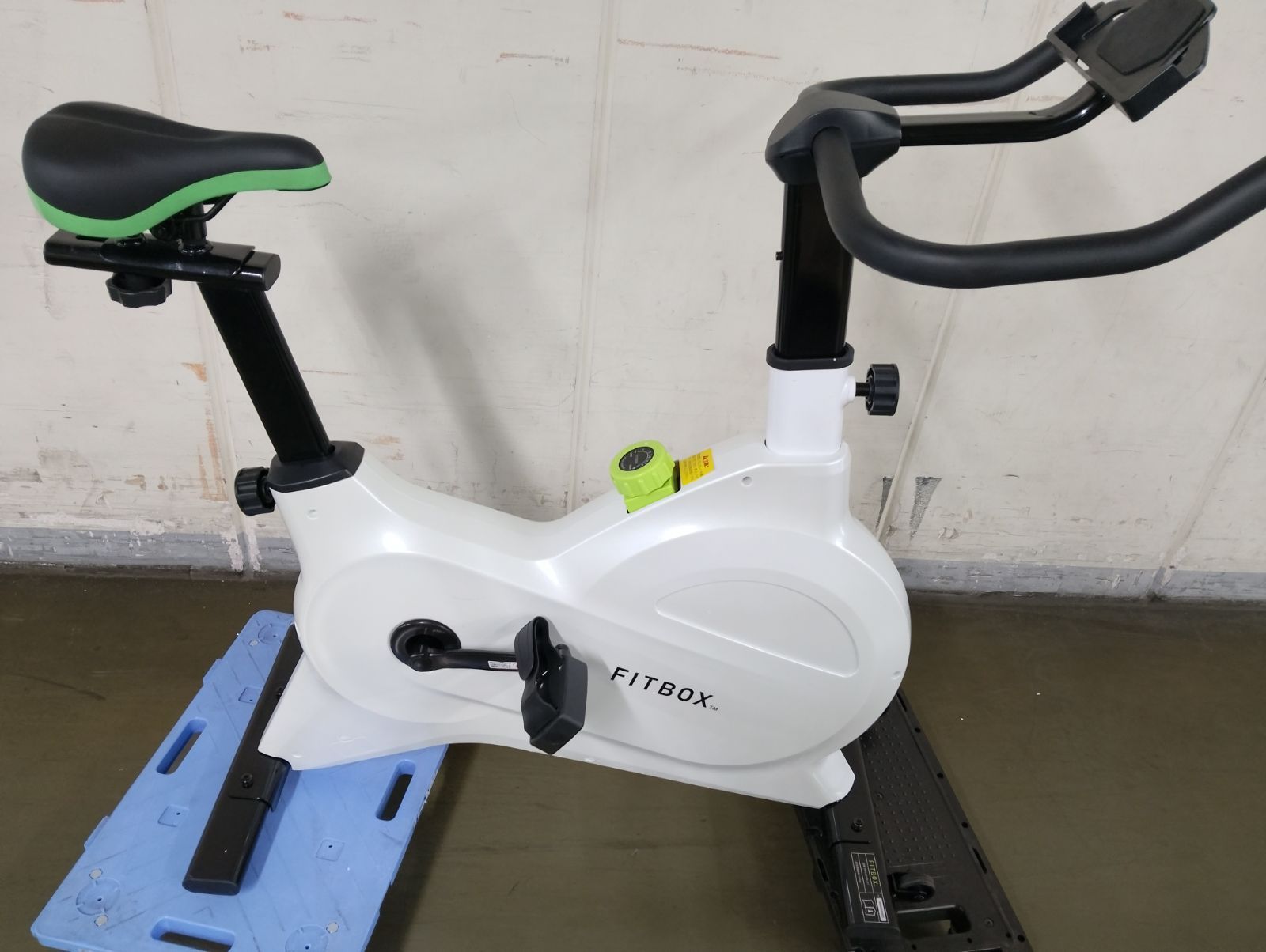 ◇引き取り限定◇訳あり◇FITBOX 家庭用トレーニングバイク 