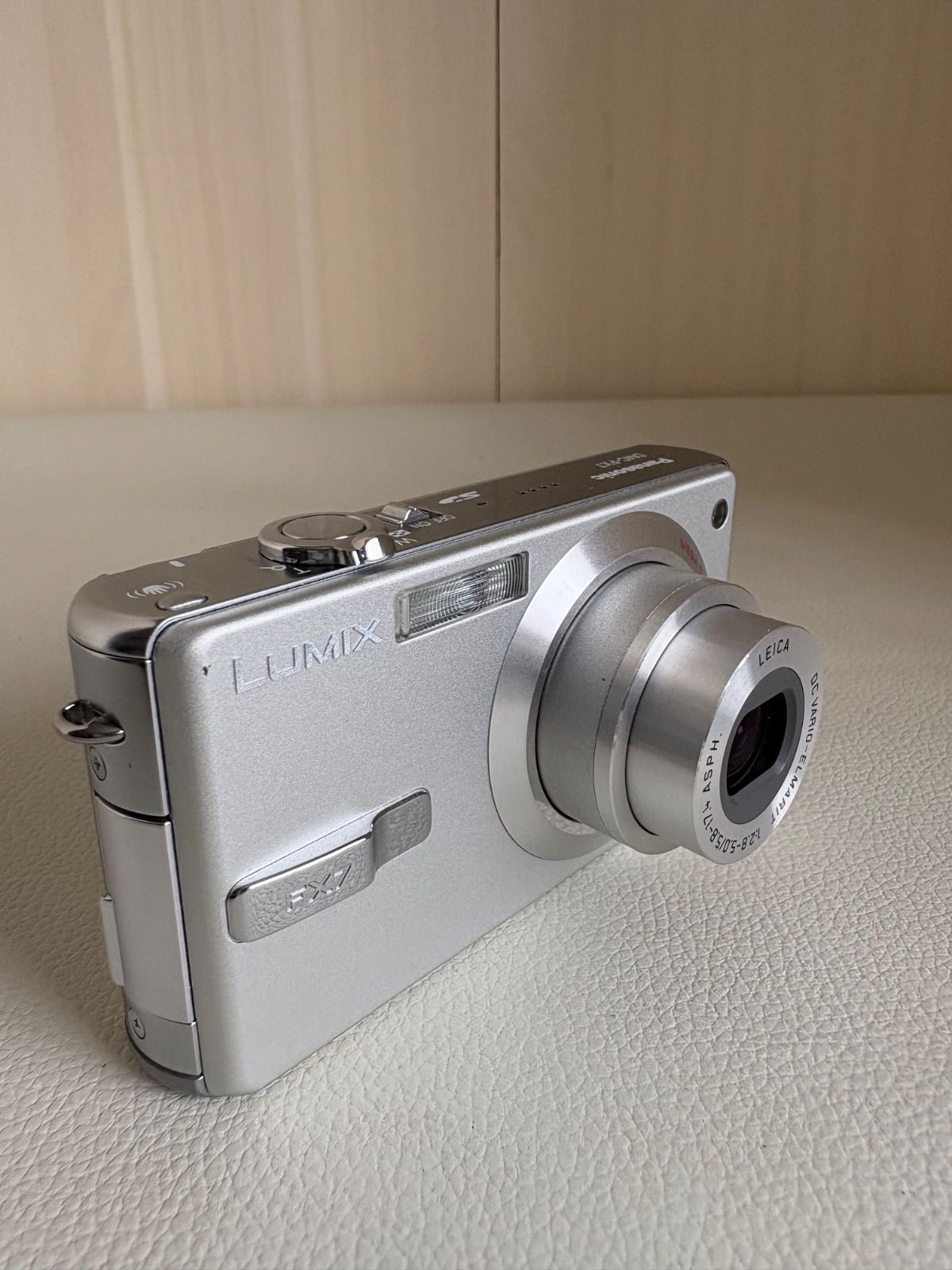 OneMall provides Mercari products: Panasonic LUMIX DMC-FX7
