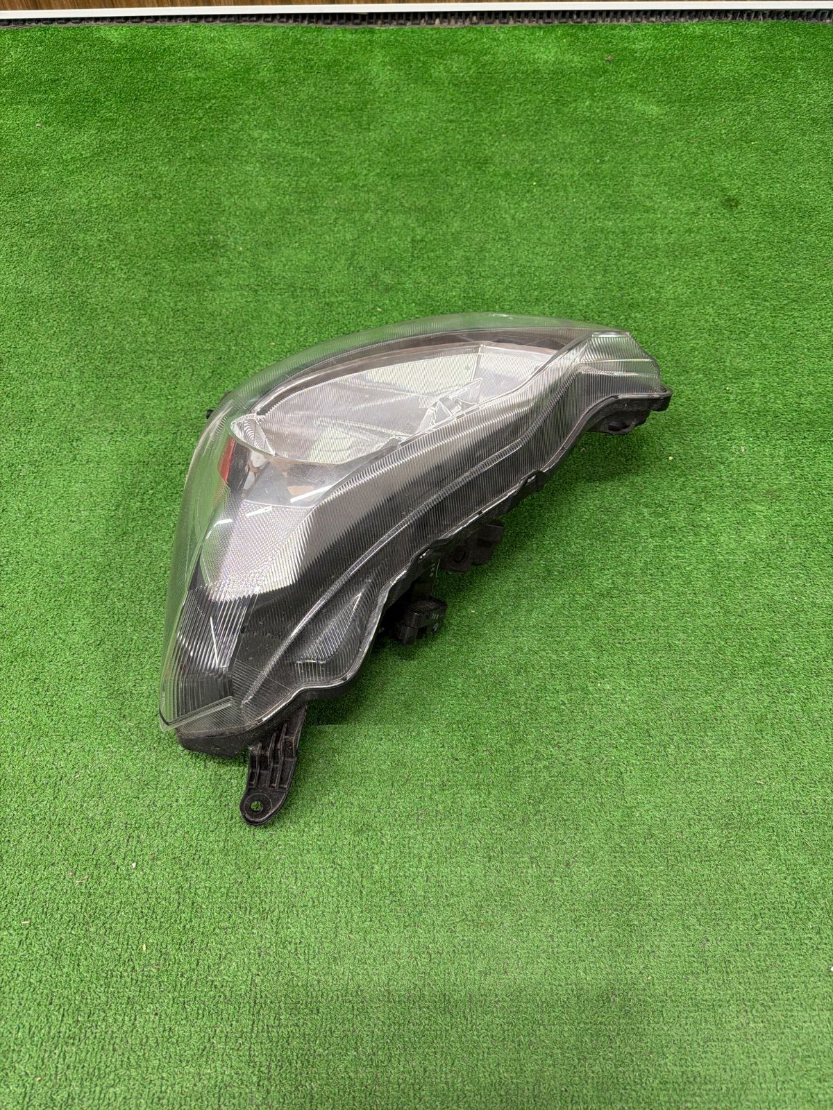 ダイハツ　ミライース　ヘッドライト　左ヘッドライト　100-69043 ダイハツ ミライース LA350S LA360S 純正 左側 ヘッドライト KOITO 100
