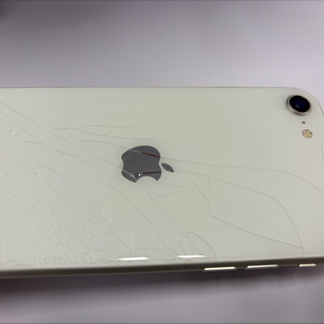 iPhone SE 3世代 64GB 法人管理品 バッテリー良好 - メルカリ