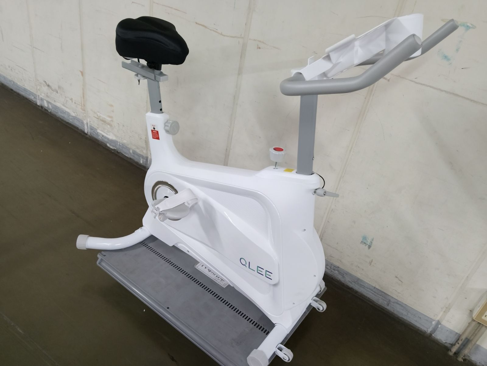 ◇引取限定◇QLEE 第7世代フィットネスバイク K-801【ZWIFT アプリ連動 