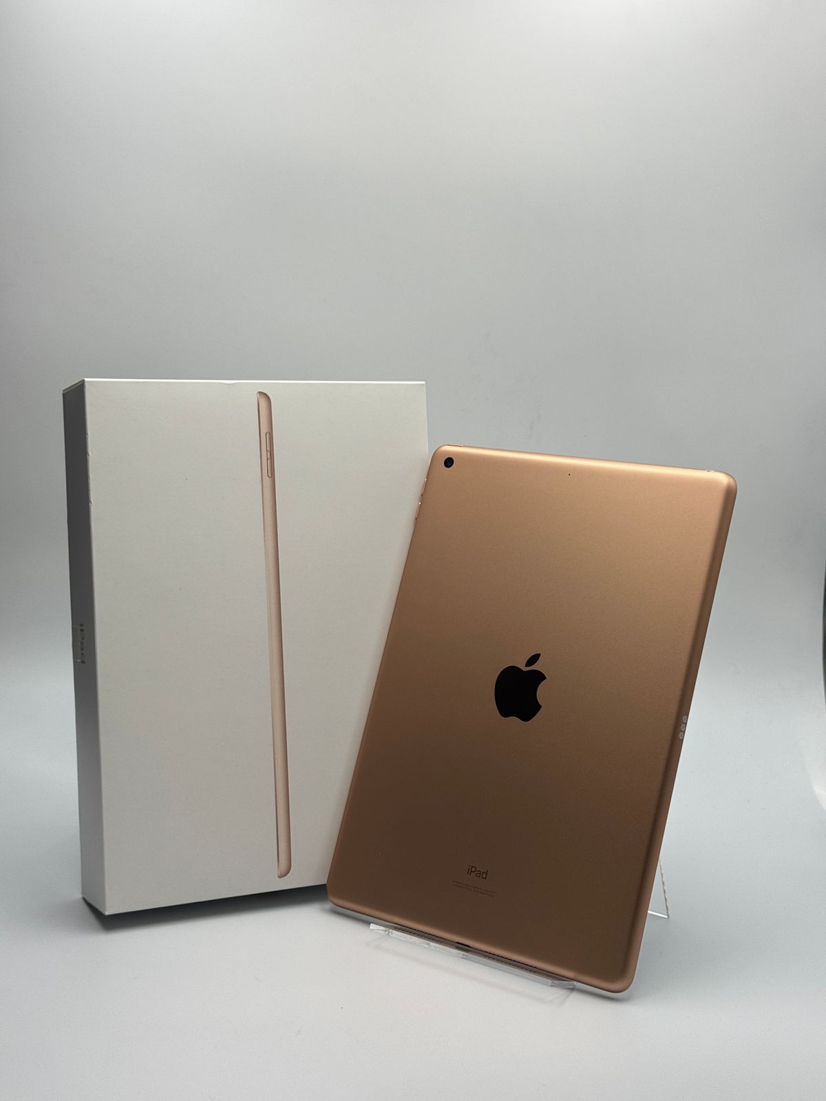iPad 第8世代 32GB ゴールド Wi-Fi 中古B - メルカリ