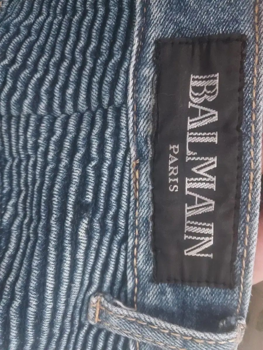 BALMAIN ストライプデザイン デニムパンツ BALMAIN バルマン ストライプ デニム パンツ - メルカリ