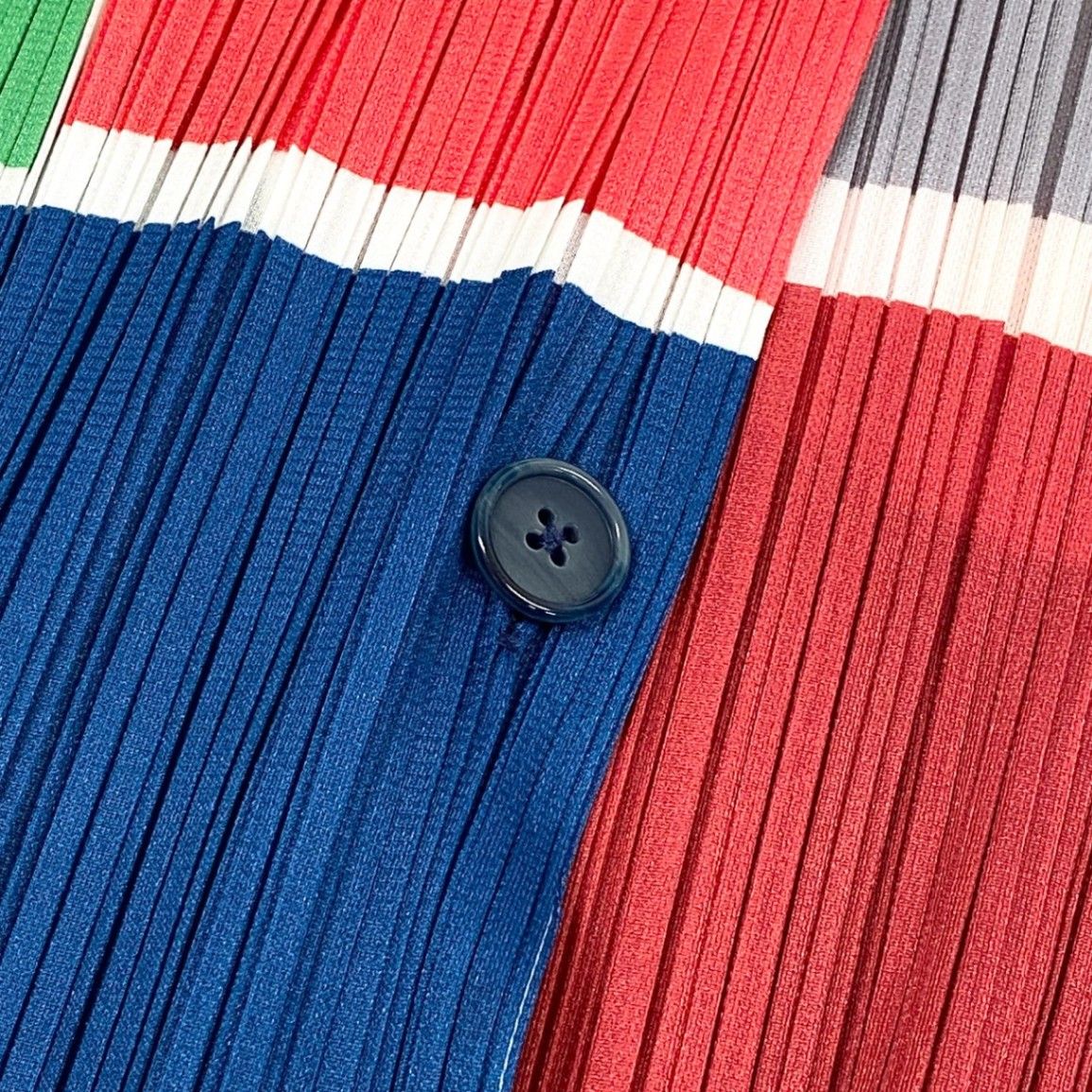 Ad9 PLEATS PLEASE プリーツプリーズ イッセイミヤケ カーディガン ジャケット トップス PP61-J0735 3 マルチカラー ポリエステル レディースu02t Ad9 PLEATS PLEASE プリーツプリーズ イッセイミヤケ カーディガン