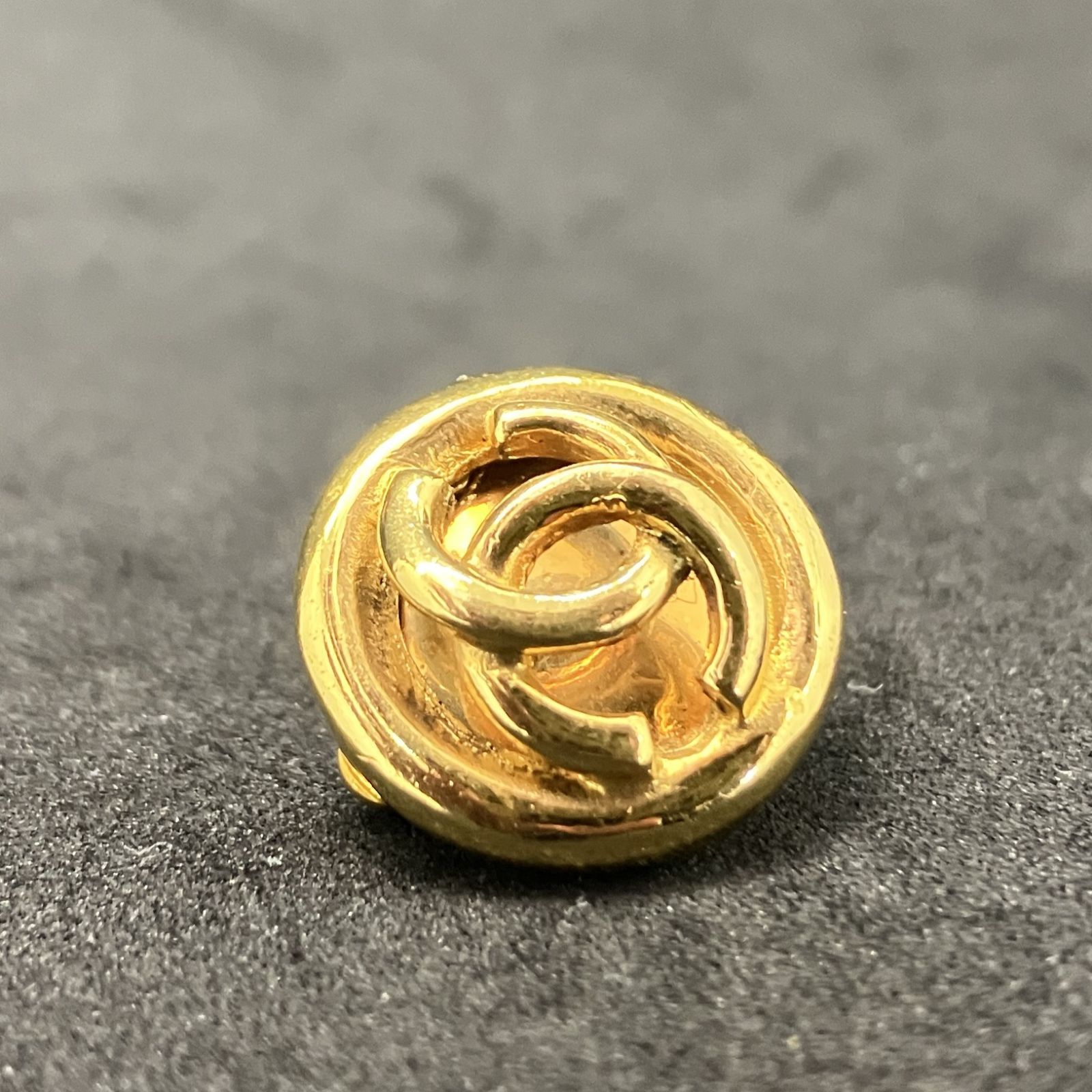 CHANEL シャネル イヤリング 片耳のみ 93P ゴールド 1270 - メルカリ