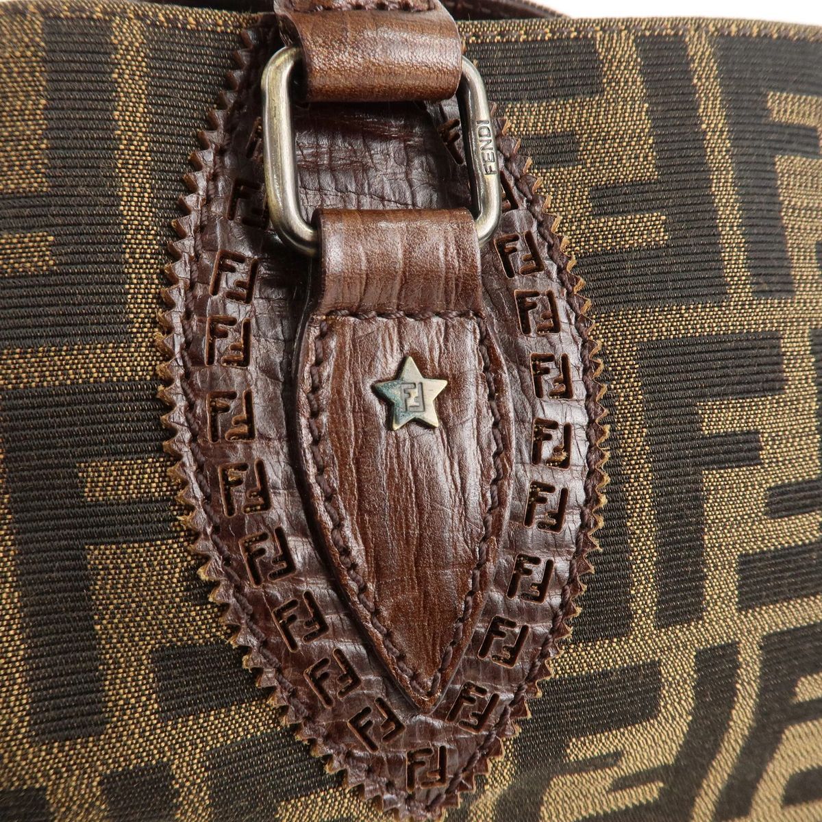 【やや使用感あり】 Fendi フェンディ Zucca ズッカ エトニコ ショルダーバッグ 8BN162 ブラウン／キャンバス×レザー やや使用感あり】 Fendi フェンディ Zucca ズッカ エトニコ ショルダー