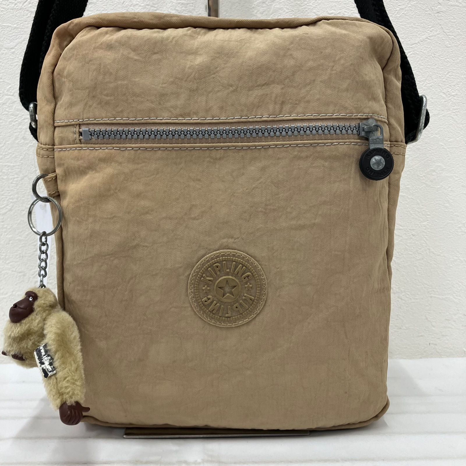 1224 KIPLING キプリング ショルダーバッグ ベージュ チャーム付き 