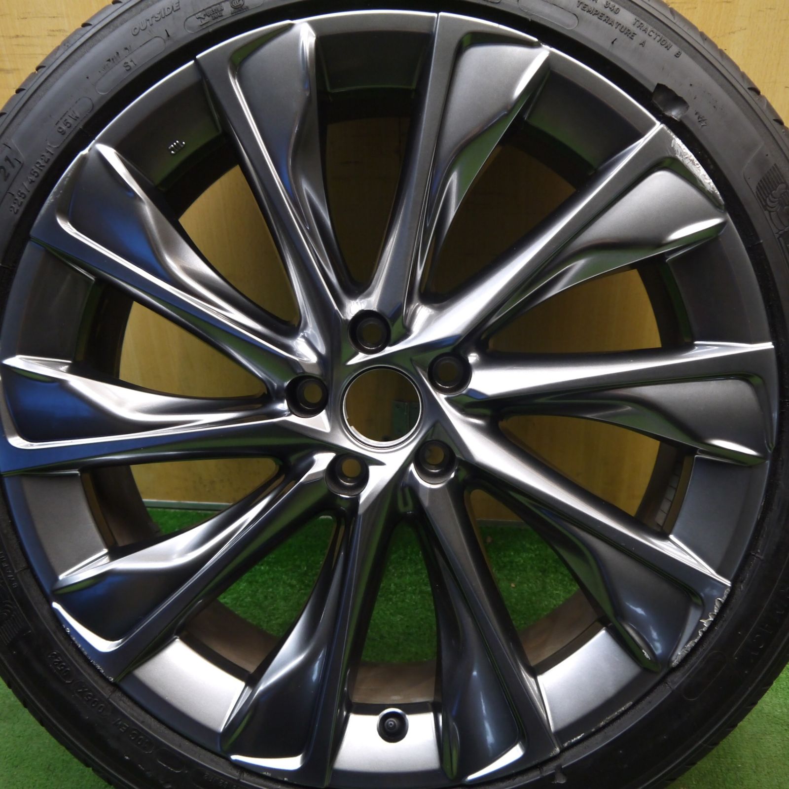 1本価格！23年☆トヨタ クラウン クロスオーバー 純正 225/45R21 