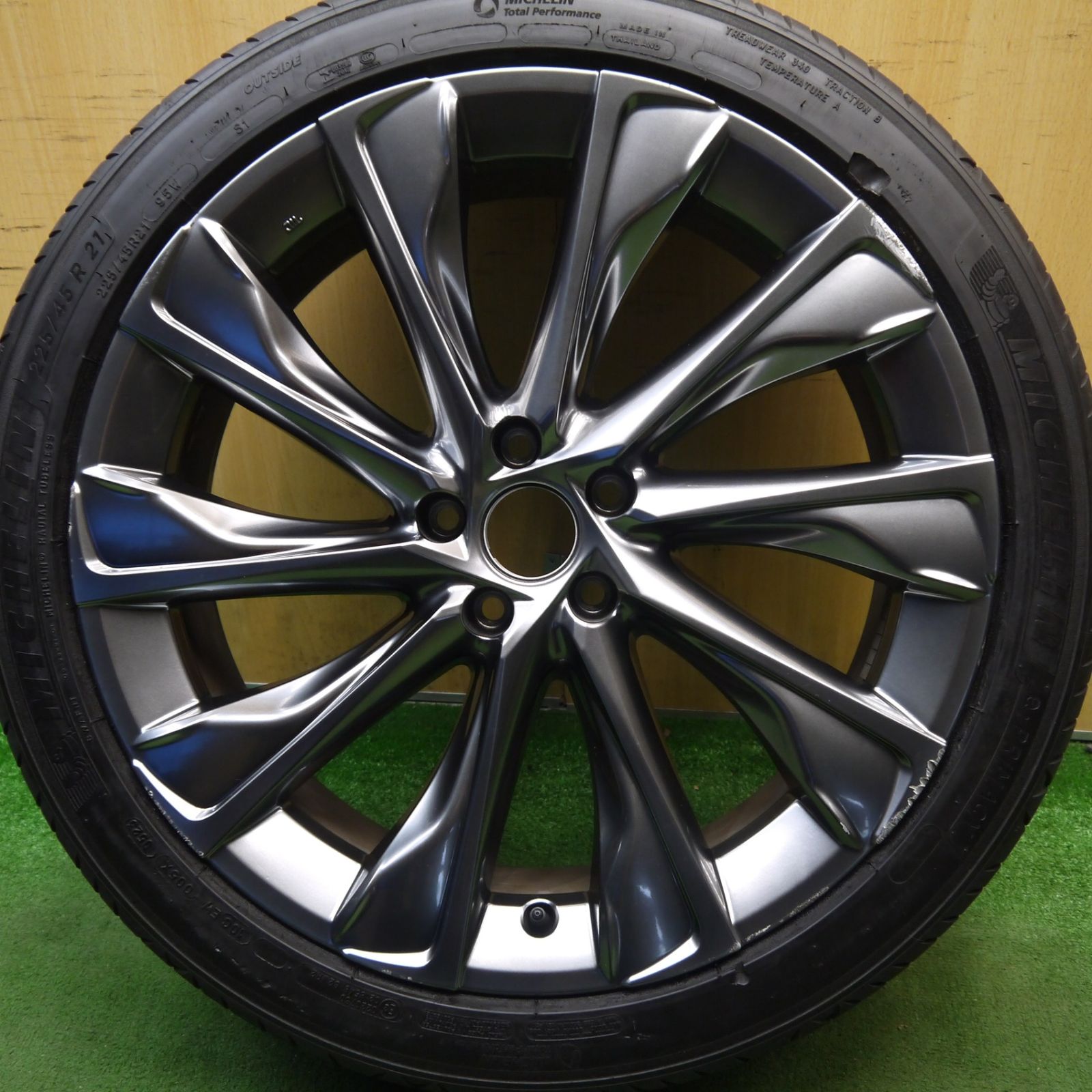 1本価格！23年☆トヨタ クラウン クロスオーバー 純正 225/45R21 
