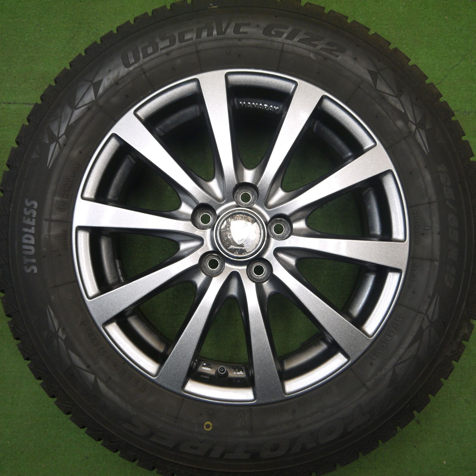 バリ溝！23年！9.5分☆プリウス 等 195/65R15 スタッドレス トーヨー 