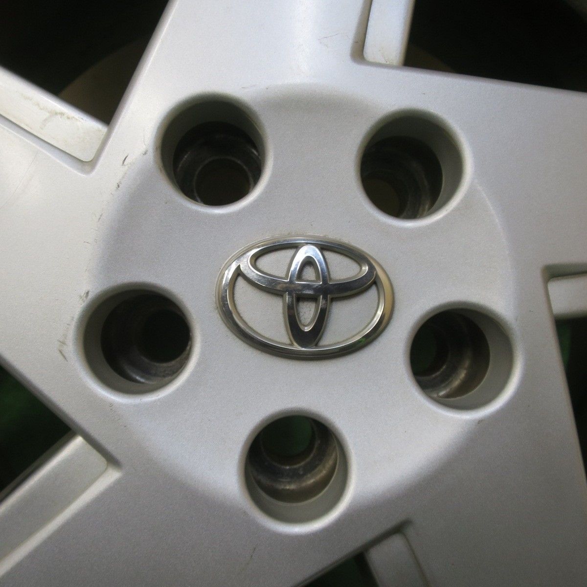 バリ溝！23年！9.5分☆トヨタ 30系 プリウス 純正 195/65R15 トーヨー 