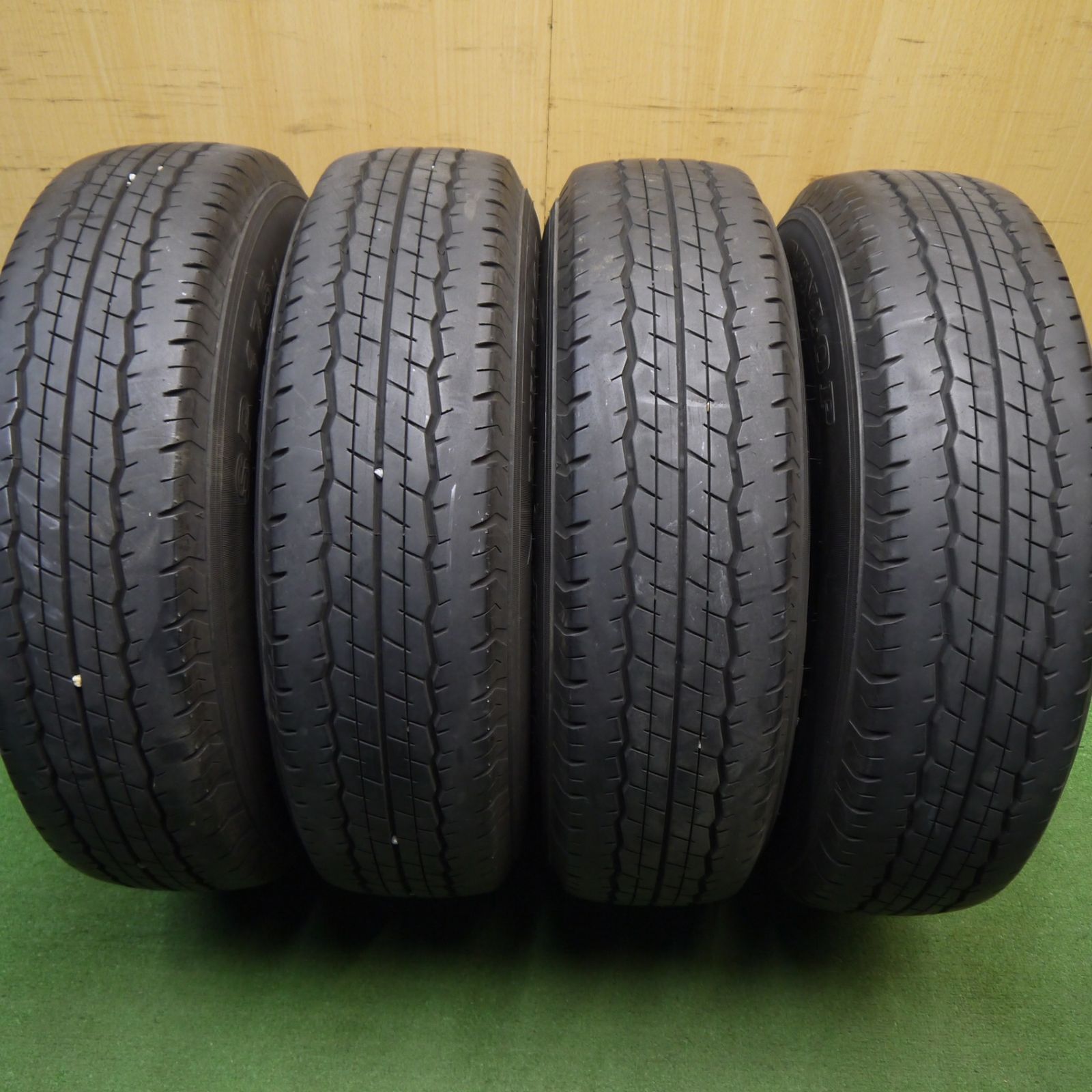バリ溝！9分☆トヨタ ハイエース 純正 スチール 195/80R15 107/105L 