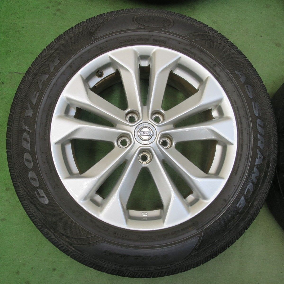 バリ溝！キレイ！9.5分☆日産 T32 エクストレイル 純正 225/65R17 