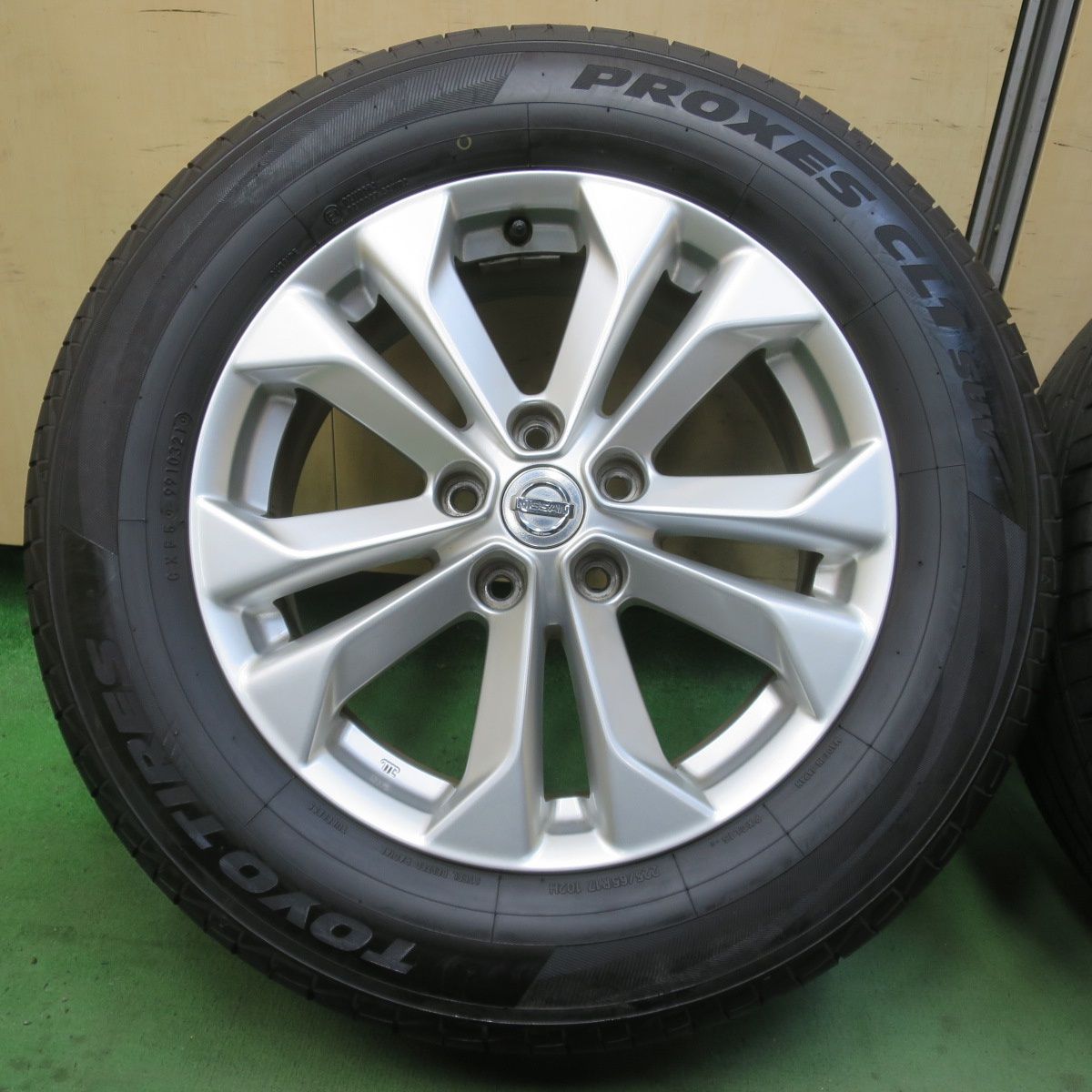 バリ溝！キレイ！9.5分☆日産 T32 エクストレイル 純正 225/65R17 