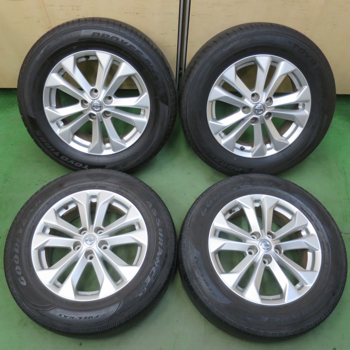 バリ溝！キレイ！9.5分☆日産 T32 エクストレイル 純正 225/65R17 