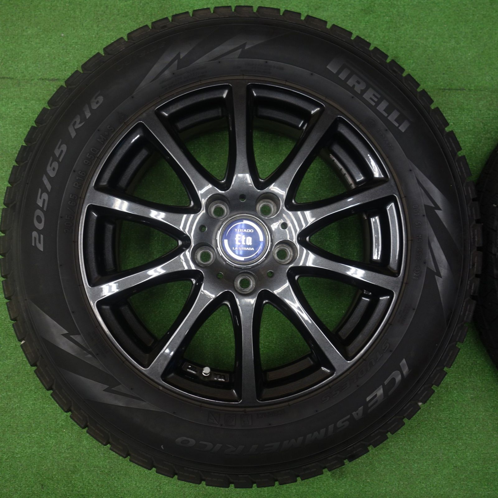 バリ溝！キレイ！8.5分☆スタッドレス 205/65R16 ピレリ アイス 