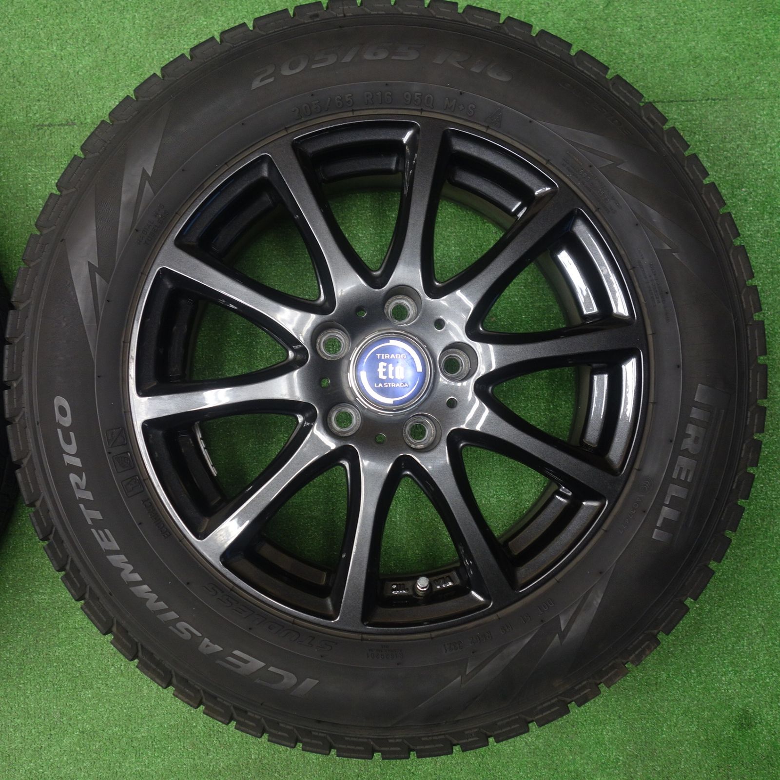 バリ溝！キレイ！8.5分☆スタッドレス 205/65R16 ピレリ アイス 