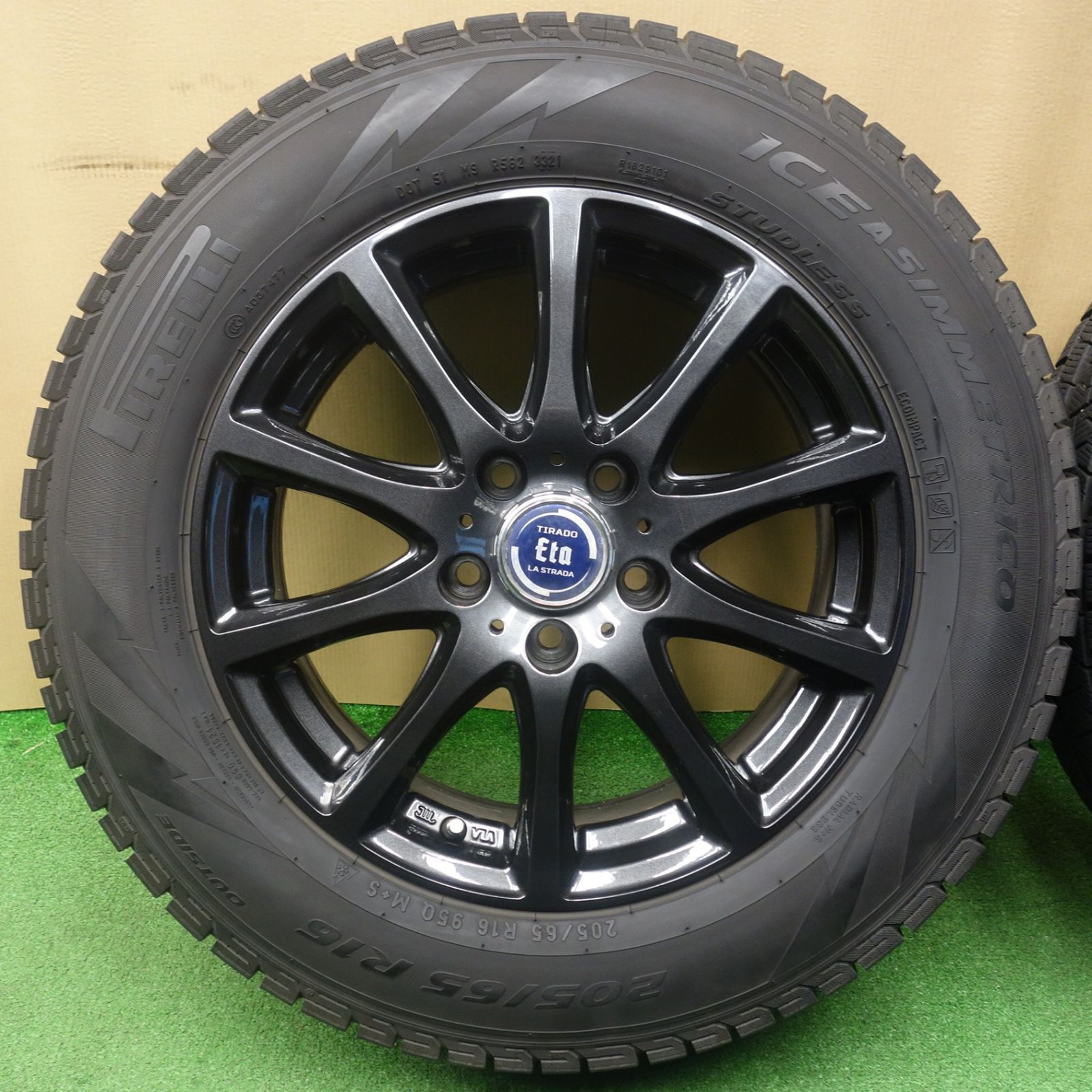 215/60R16 タイヤホイールセット　LA-STRADA TIRADO LA-STRADA TIRADO 7J-16 off+40 pcd114.3/5H PIRELLI ピレリ 215/60R16