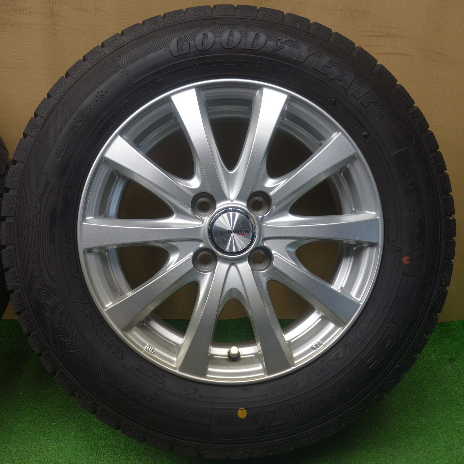 バリ溝！ほぼ10分☆スタッドレス 175/70R14 グッドイヤー アイスナビ7 