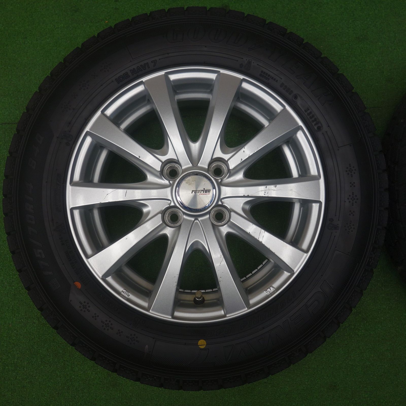 バリ溝！ほぼ10分☆スタッドレス 175/70R14 グッドイヤー アイスナビ7 