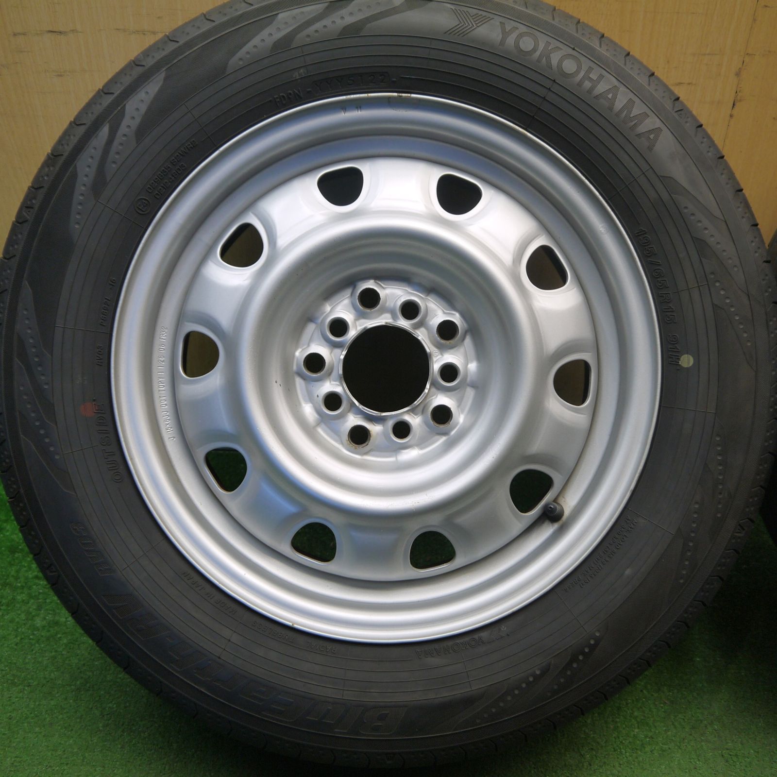 バリ溝！22年！キレイ！9.5分☆195/65R15 ヨコハマ BluEarth-RV RV03 