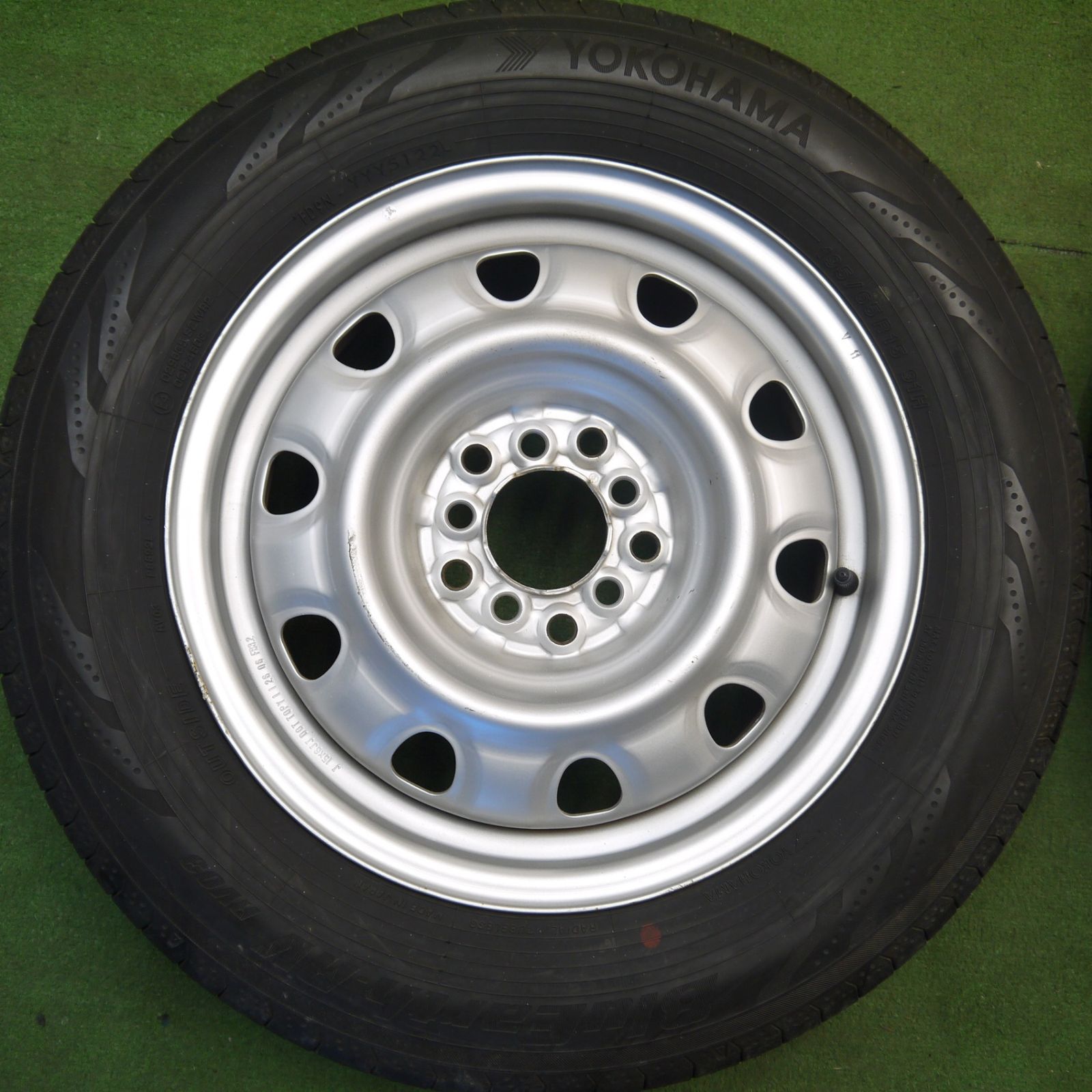 バリ溝！22年！キレイ！9.5分☆195/65R15 ヨコハマ BluEarth-RV RV03 