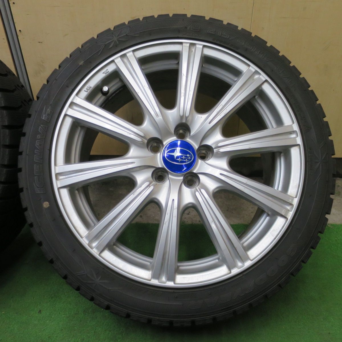 バリ溝！9分☆プリウス 等 215/45R17 スタッドレス グッドイヤー 