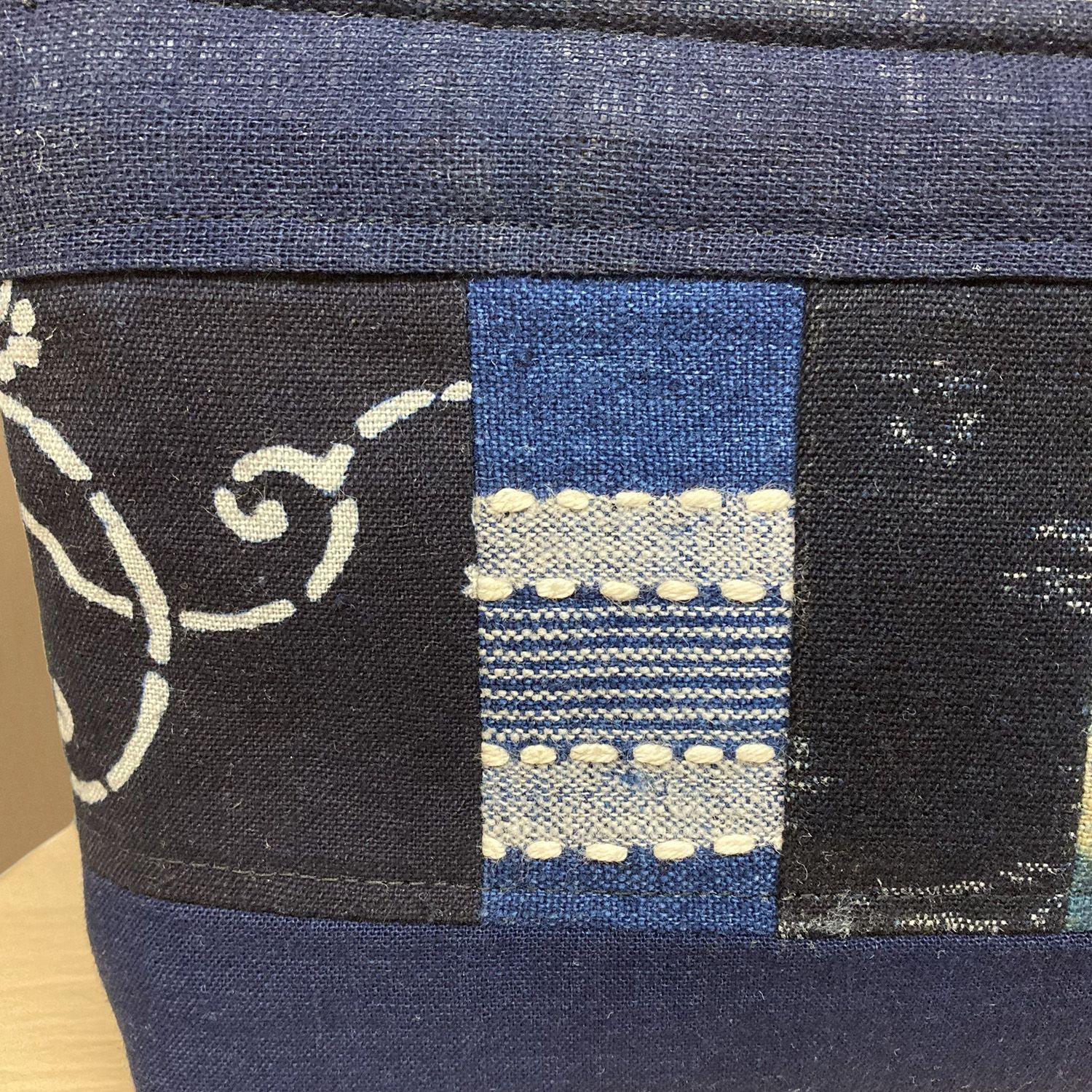 一点もの】古布 リメイク ポーチ パッチワーク 縞 幾何学 抽象画のよう