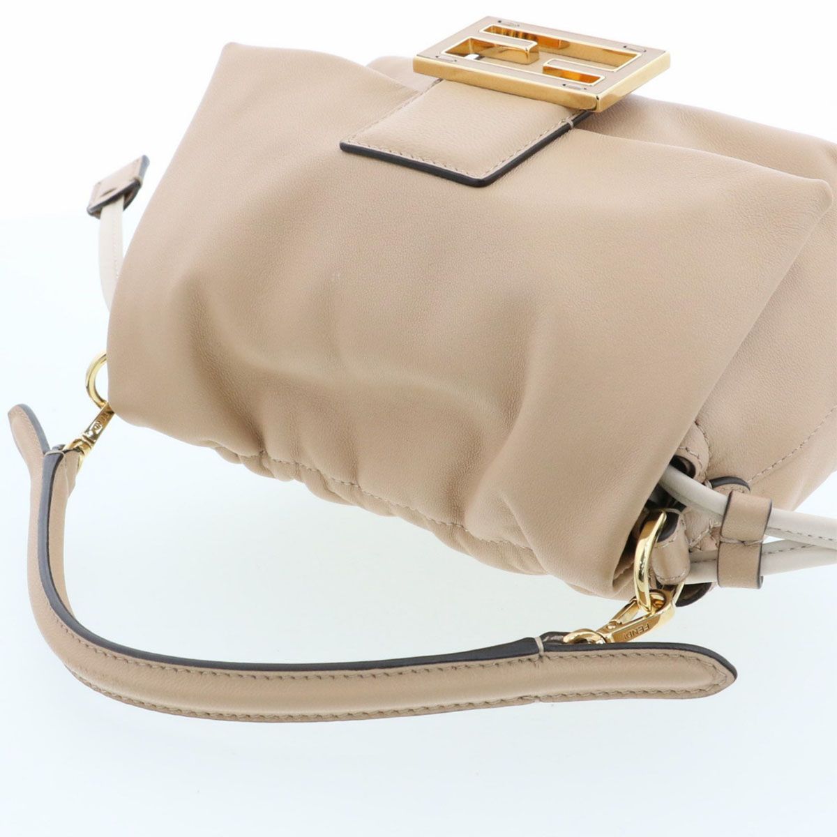 FENDI フェンディ マンマバケット スモール ショルダーバッグ FENDI フェンディ マンマバケット スモール ショルダーバッグ