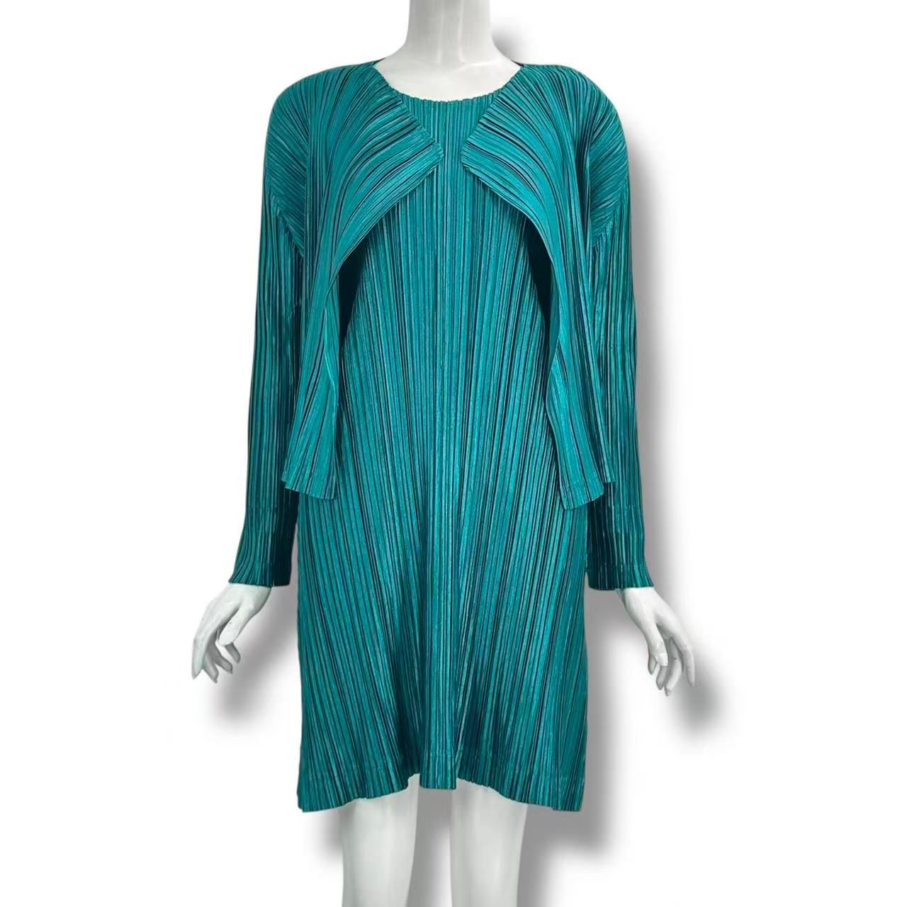 新品同様 ISSEY MIYAKE イッセイミヤケ PLEATS PLEASE プリーツ
