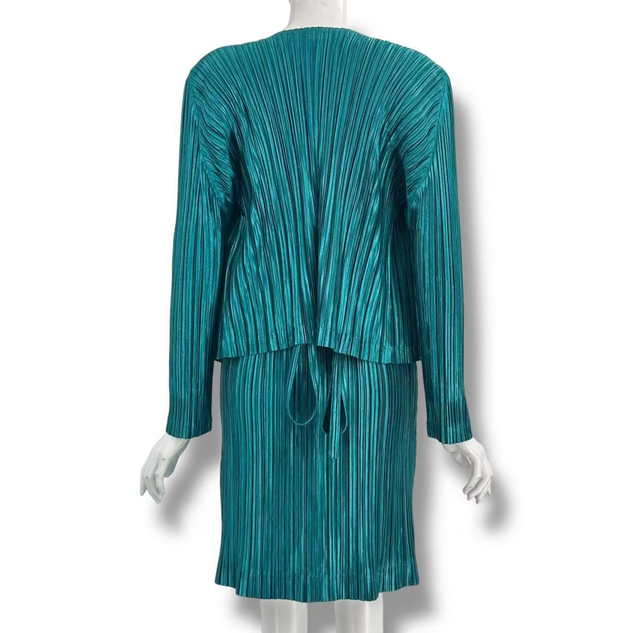 美品 プリーツプリーズ イッセイミヤケ PLEATS PLEASE アンサンブル ツーピース ワンピース カーディガン 総柄 プリーツ トップス レディース 4(XL相当) マルチカラー PLEATS PLEASE ISSEY MIYAKE - 美品 プリーツプリーズ イッセイミヤケ
