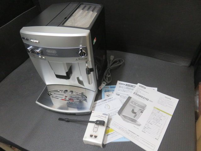 中古美品 DeLonghi デロンギ マグニフィカ ESAM03110S 全自動コーヒー 