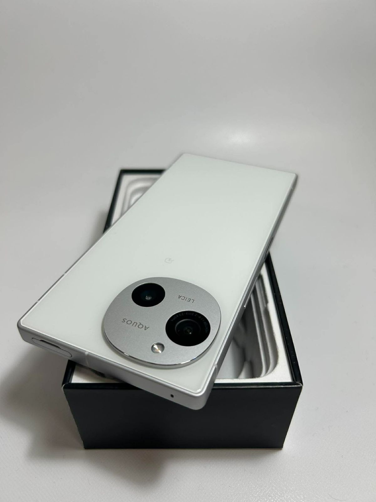 AQUOS R9 256GB ホワイト SIMフリー 中古 - メルカリ
