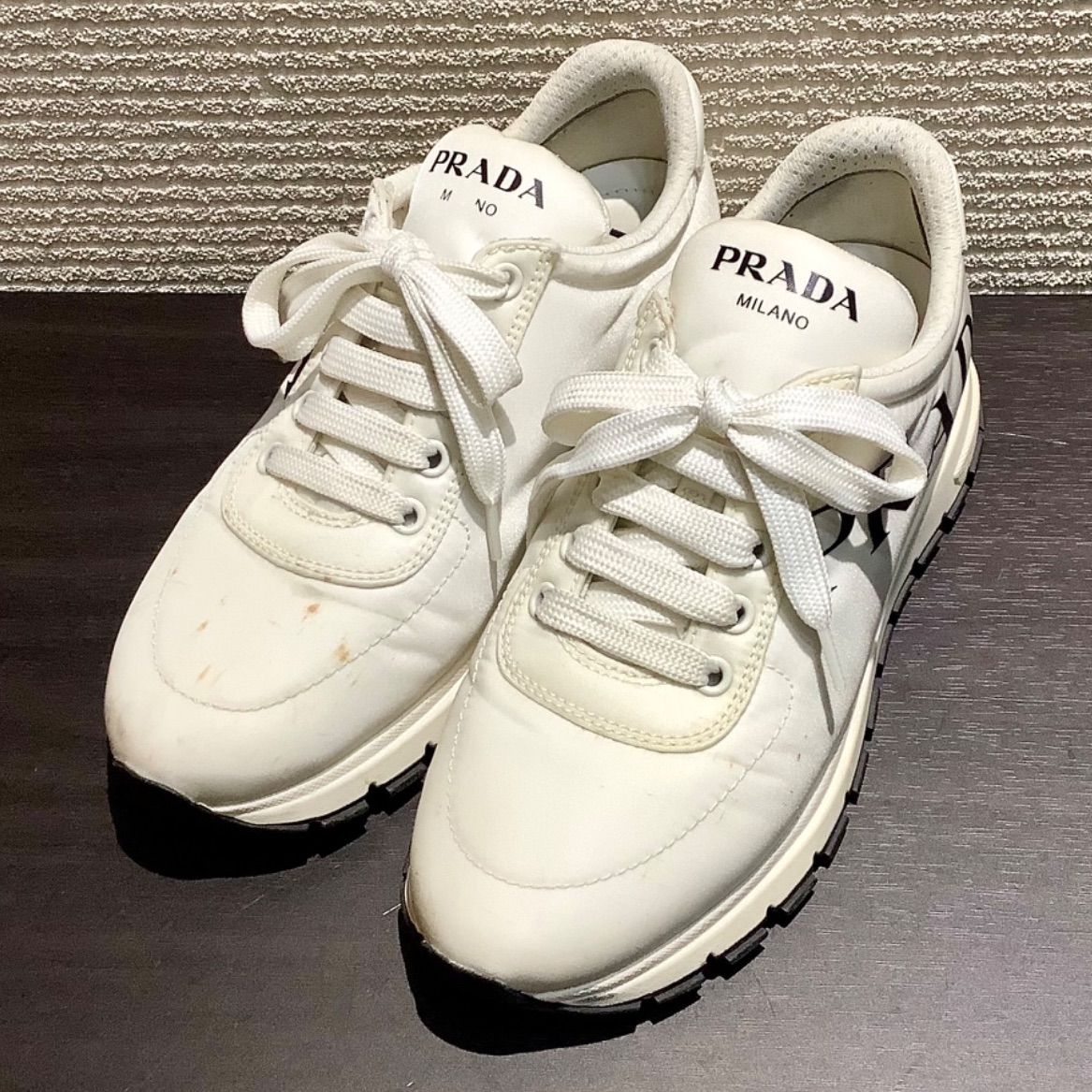 プラダ PRADA サイドロゴ レースアップ スニーカー シューズ 白 