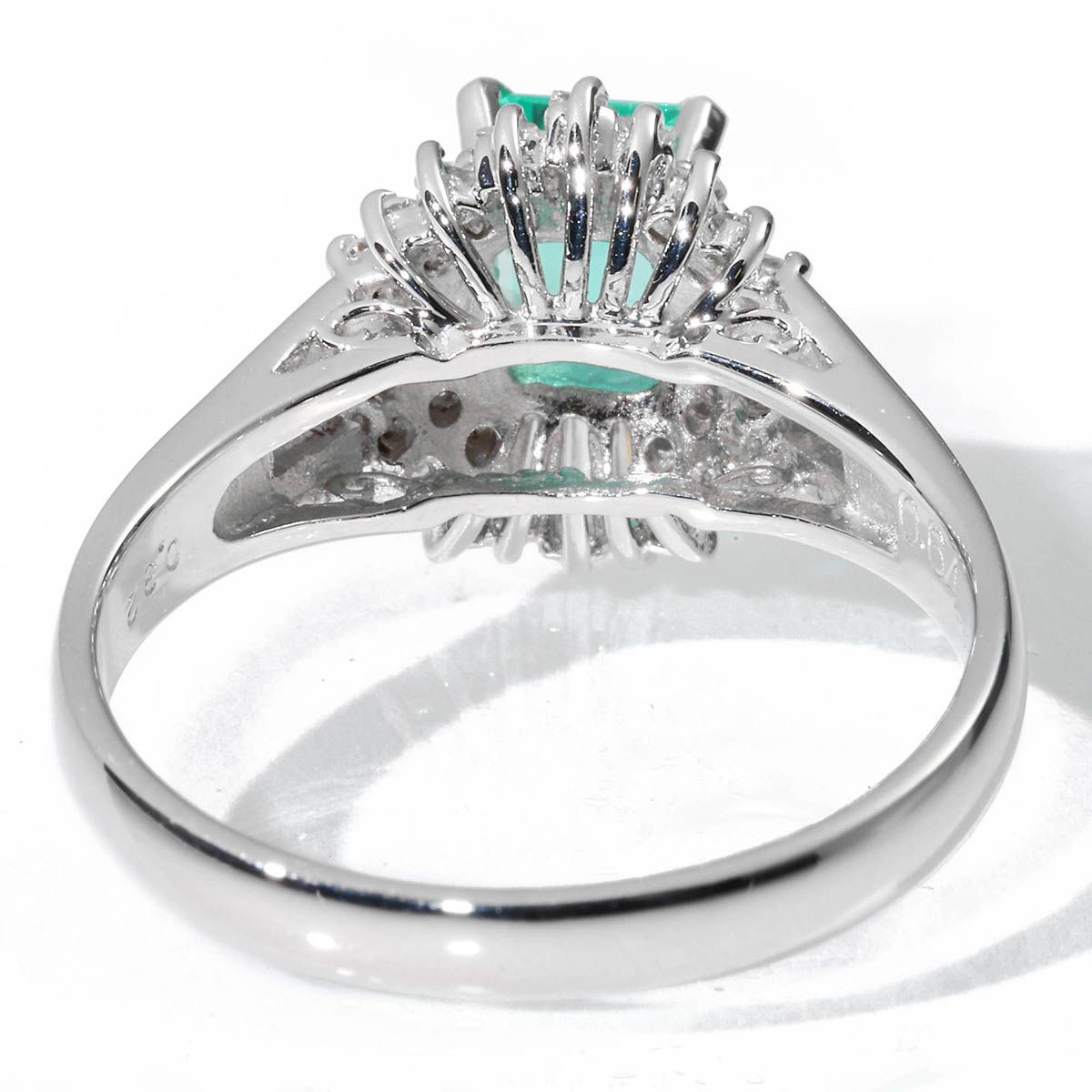 新品仕上済】 エメラルド 0.64ct ダイヤモンド 0.32ct プラチナ Pt900 