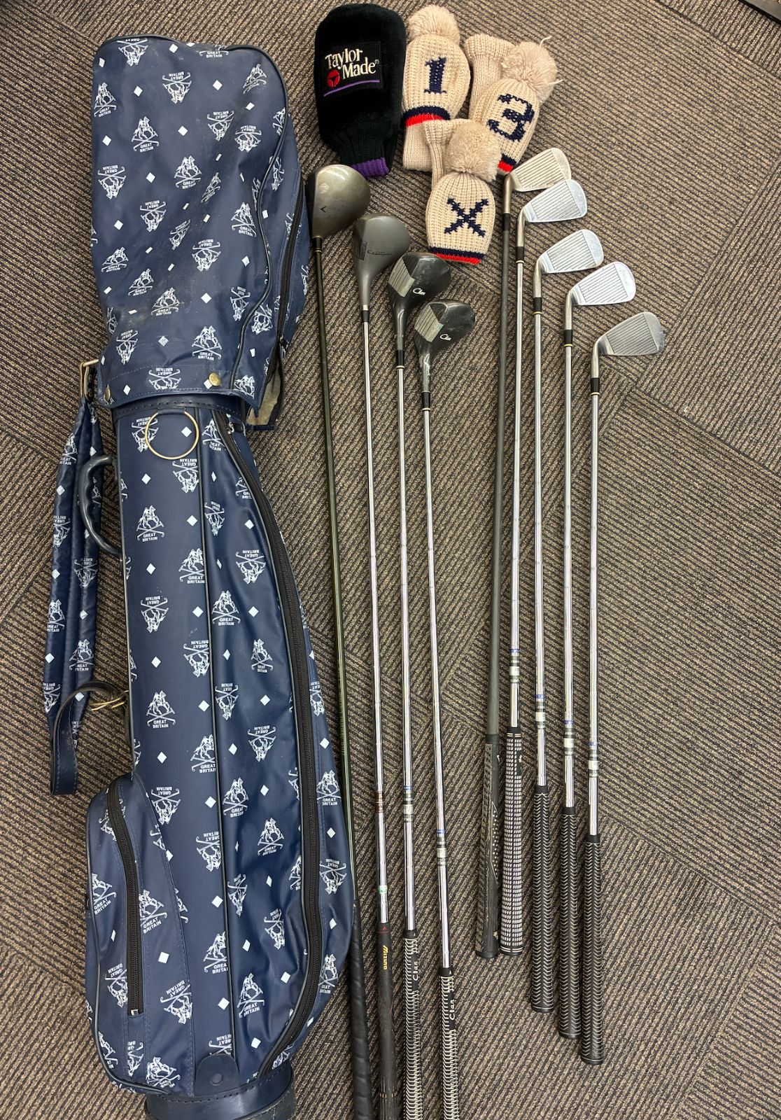 中古・キャディバッグ付き】ゴルフクラブセット TaylorMade
