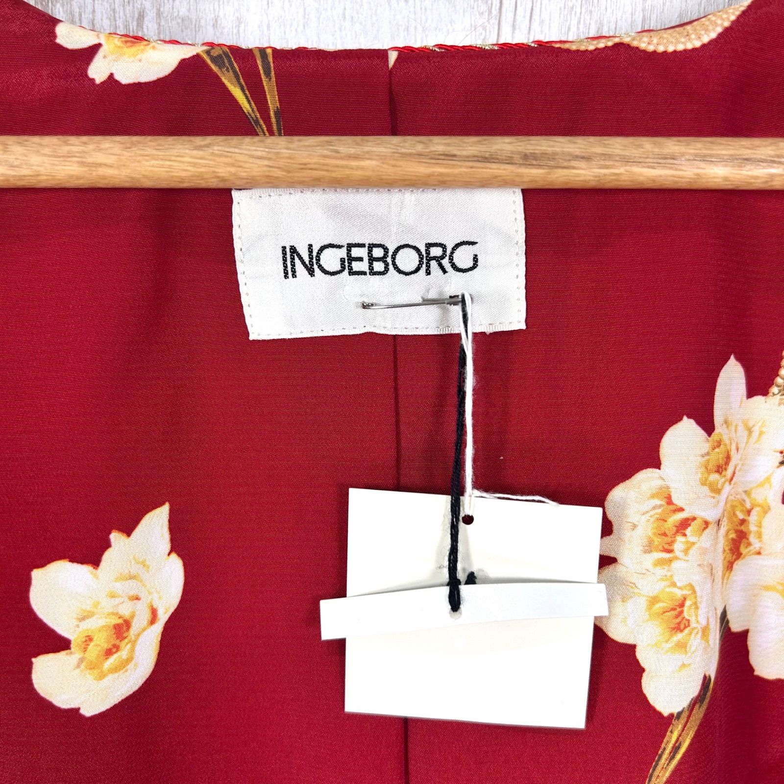 新品未使用 美品 INGEBORG インゲボルグ 花柄 金ボタン カラフル