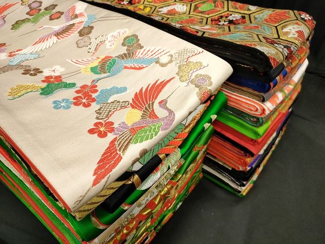 平和屋本店■子供帯 まとめて 35点 向かい鶴 鴛鴦 蝶 花柄 楽器 寿字 毬 アンティーク 金銀糸 など 着用可能多数 未使用品あり se029