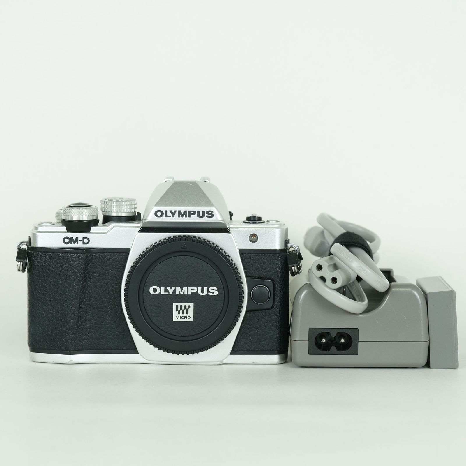 良品 | シャッター数14,672回] OLYMPUS OM-D E-M10 Mark II [ボディ 