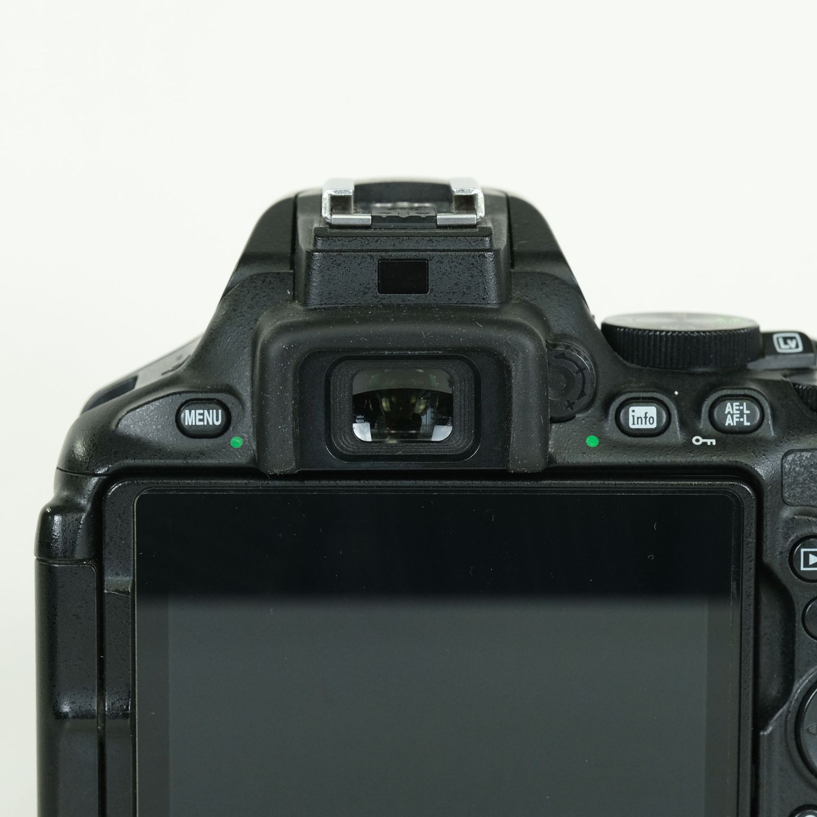 美品 | シャッター数15,564回｜バッテリー2個付] Nikon D5600 [ボディ 