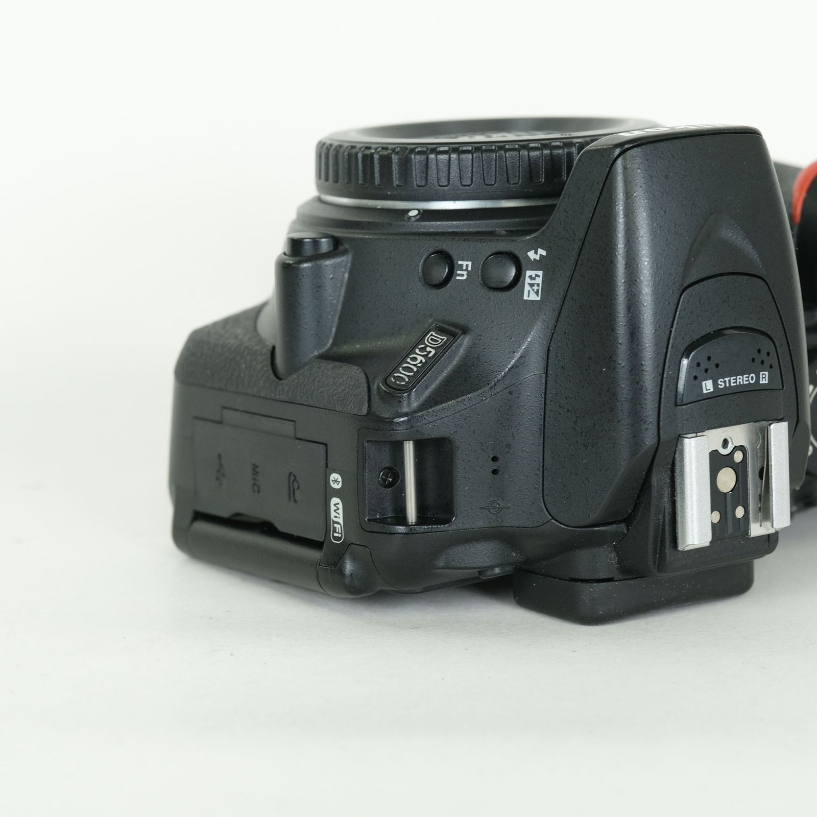 美品 | シャッター数15,564回｜バッテリー2個付] Nikon D5600 [ボディ 