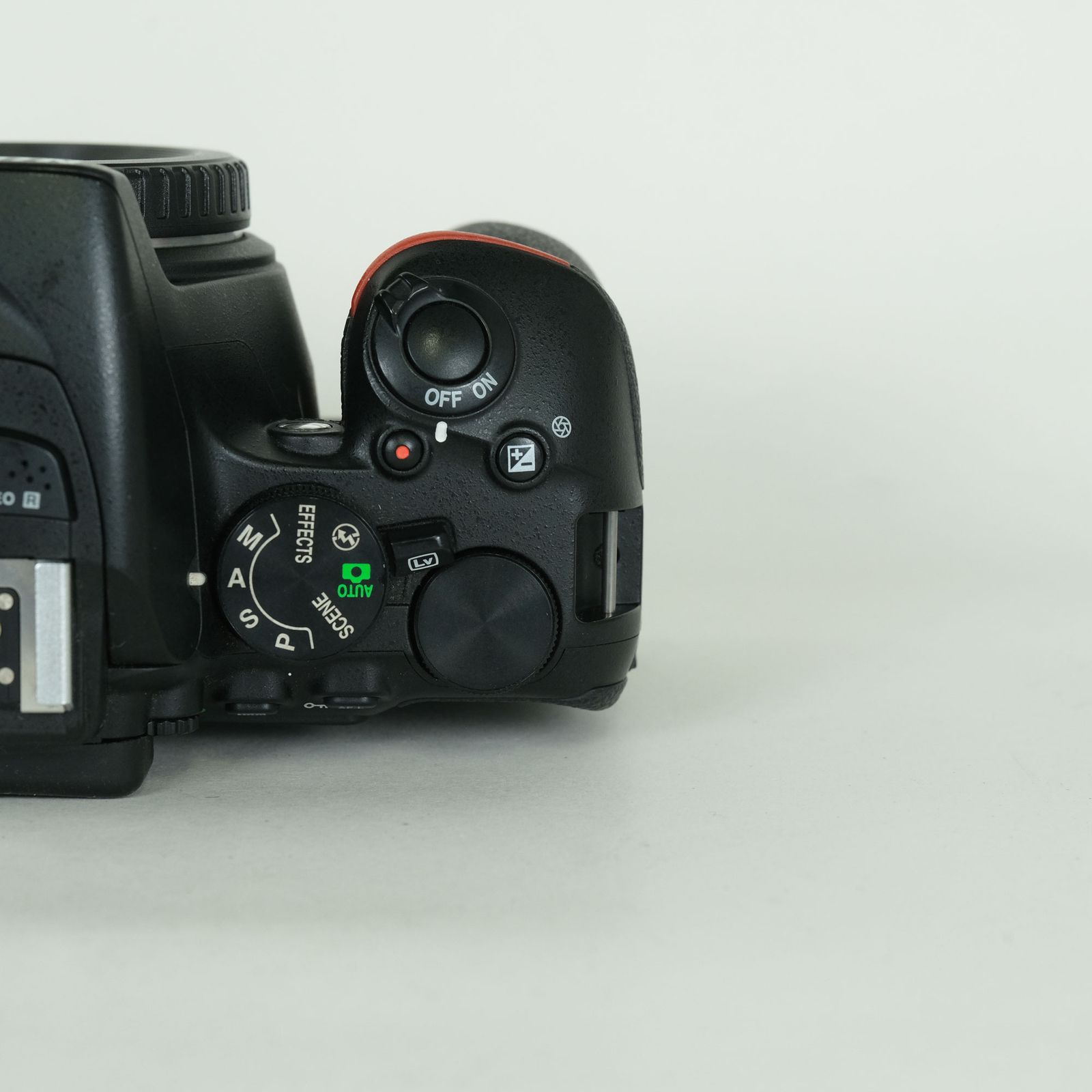 美品 | シャッター数15,564回｜バッテリー2個付] Nikon D5600 [ボディ 