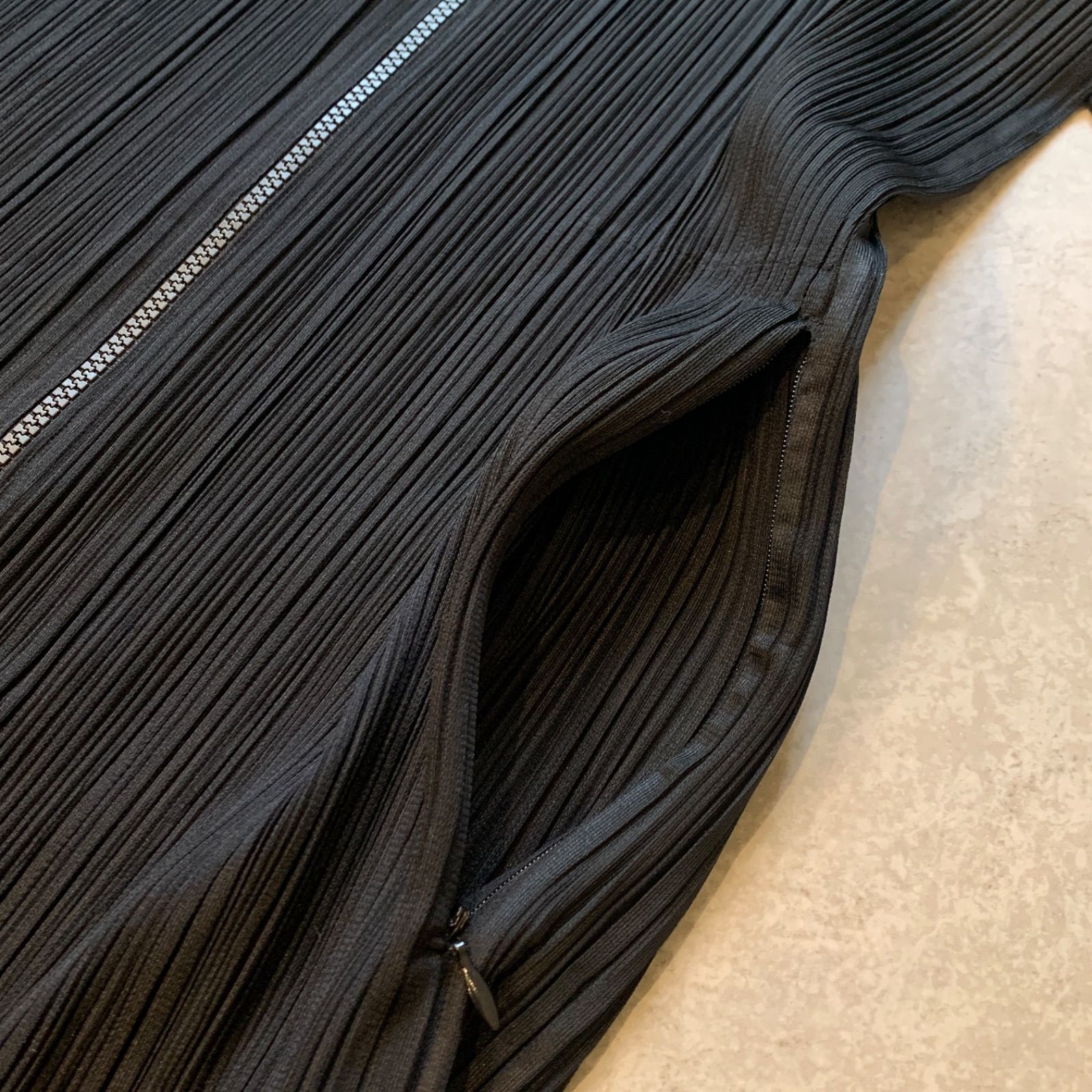 PLEATS PLEASE ISSEY MIYAKE プリーツプリーズイッセイミヤケ プリーツ
